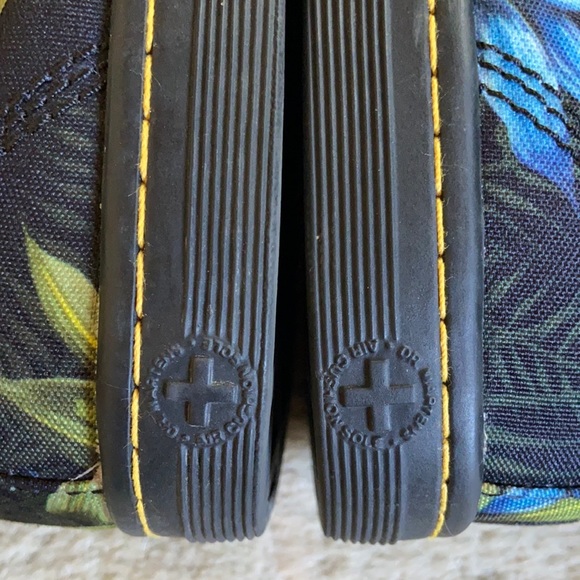 Dr. Martens Hawaiian Hackney - Picture 12 of 16